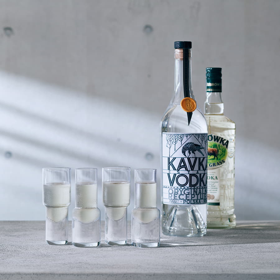 Набор сервировочный из 4 стопок и менажницы Vodka LSA International - подробнее Набор сервировочный из 4 стопок и менажницы Vodka LSA International
